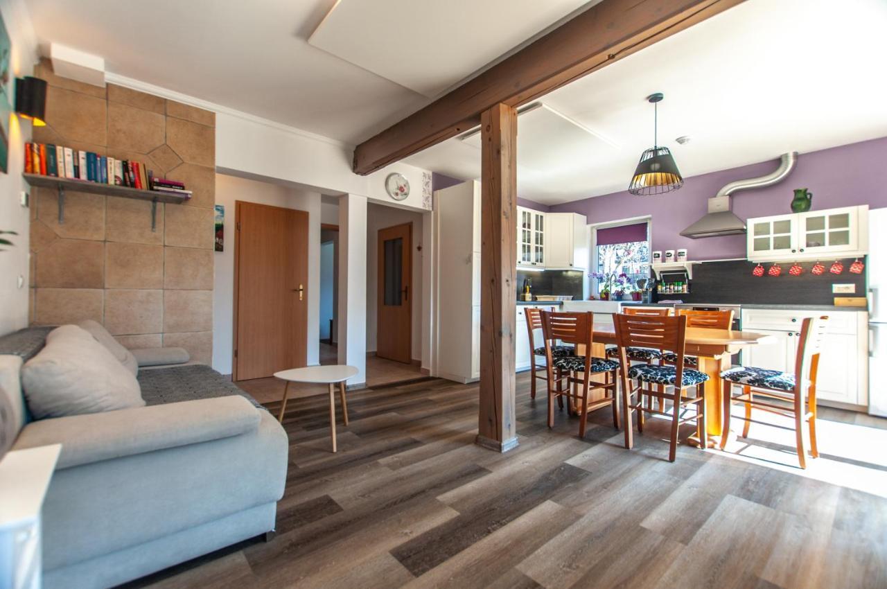 Apartma Julia *